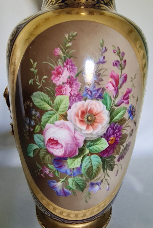 Porcelain vases, Restoration period.