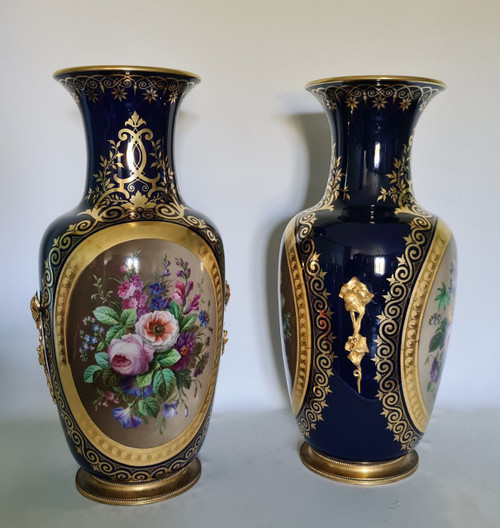 Porcelain vases, Restoration period.