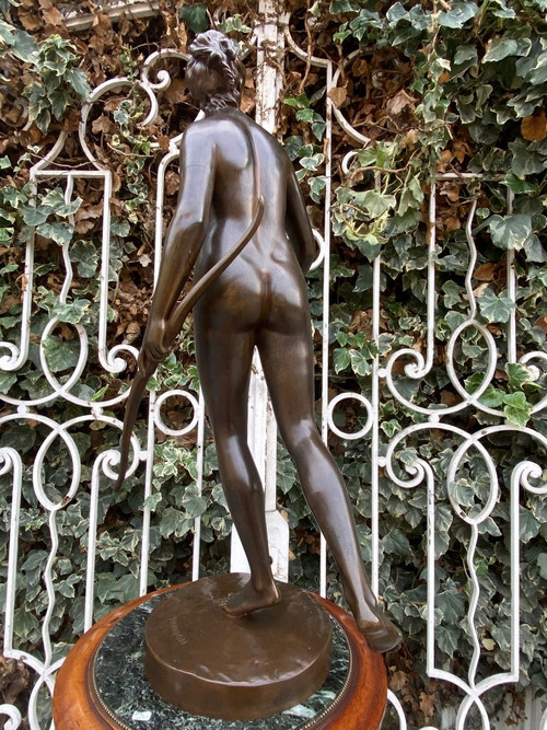 Großes weibliches Bronzesujet aus dem 19. Jahrhundert "Diane Chasseresse" signiert Houdon, F. Barbedienne fondeur