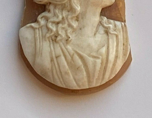 18th century cameo agate profile of a woman in the Antique style