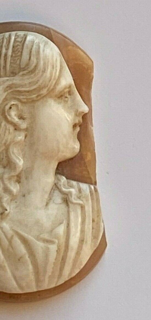 18th century cameo agate profile of a woman in the Antique style