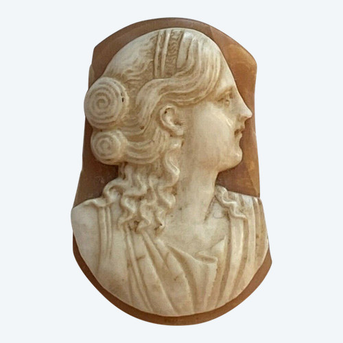 18th century cameo agate profile of a woman in the Antique style