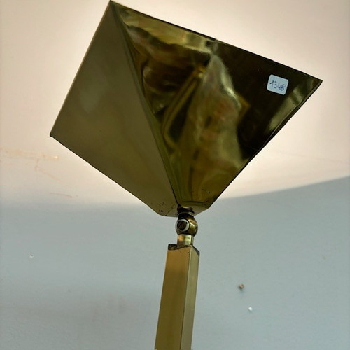 Lampe en laiton chromé doré. Millésime des années 70. Conception de lumière réglable unique. Taille h 180. 