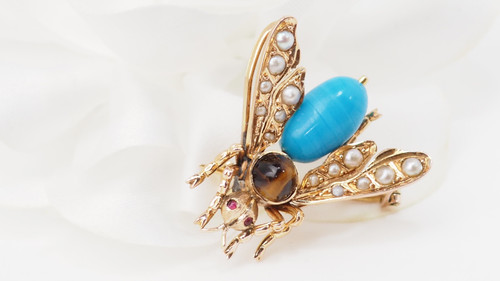 Broche mouche  en or jaune turquoise, oeil de tigre et perles fines