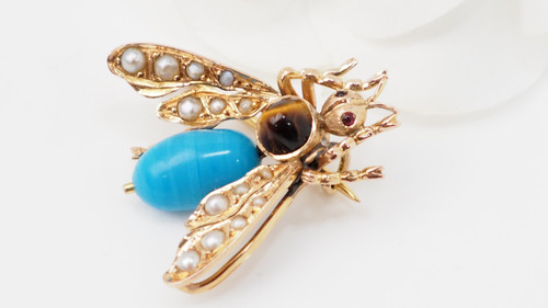 Broche mouche  en or jaune turquoise, oeil de tigre et perles fines