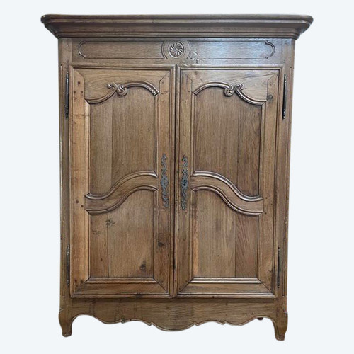 Armoire bassette époque Louis XV en chêne massif 