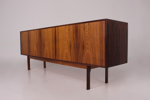 Mittleres Sideboard aus Palisander, Henning Kjaernulf.