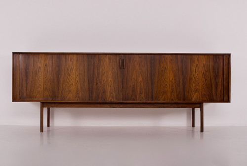 Mittleres Sideboard aus Palisander, Henning Kjaernulf.