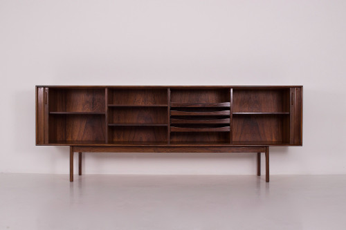 Mittleres Sideboard aus Palisander, Henning Kjaernulf.