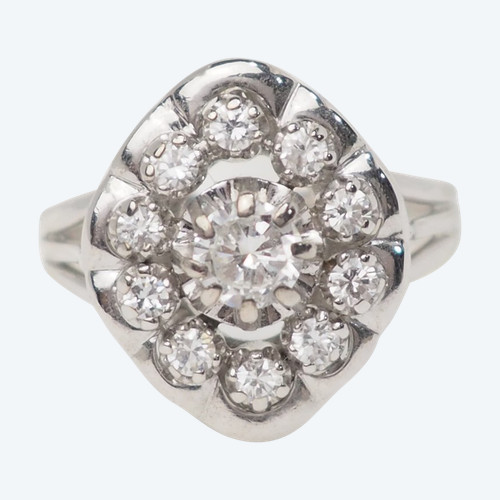 Surrounding ring in white gold and diamonds