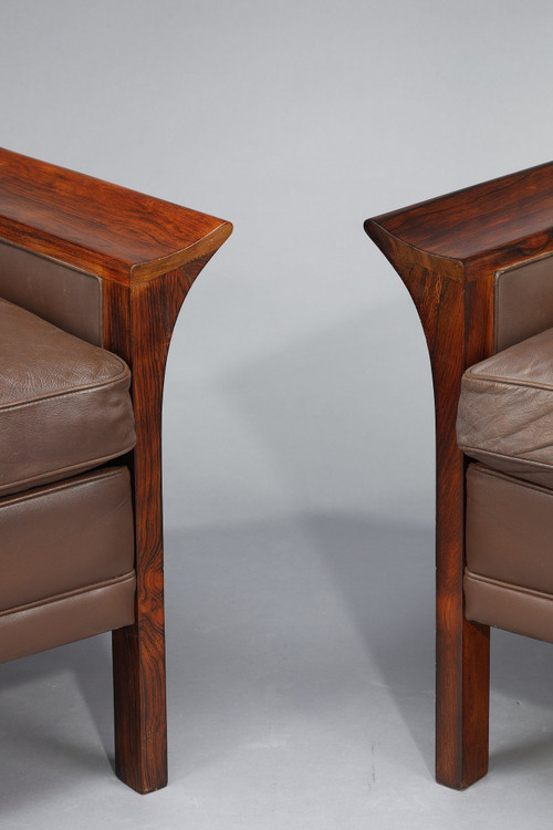 Living room furniture in rosewood with a sofa and a pair of leather armchairs