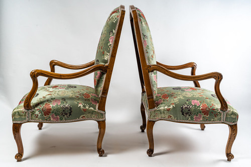 French Regence period circa 1720 Pair of large molded and carved walnut armchairs