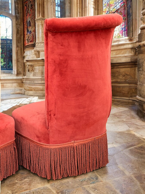 PAIRE DE CHAUFFEUSES ANCIENNES STYLE NAPOLEON III TAPISSÉES D' UN VELOURS ROUGE