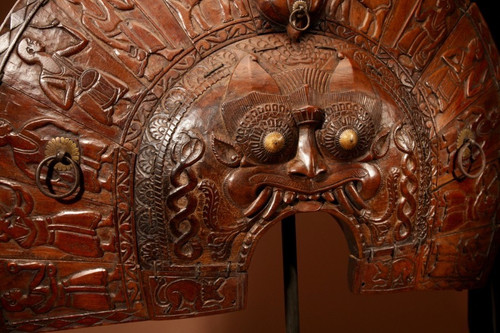 Impressionnante coiffure de danseurs Theyyam, Kerala Inde, vers 1920