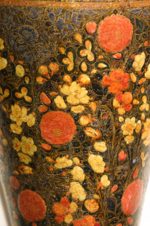 Lackierte Vase, Kaschmir, 19. Jahrhundert.