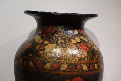 Lackierte Vase, Kaschmir, 19. Jahrhundert.