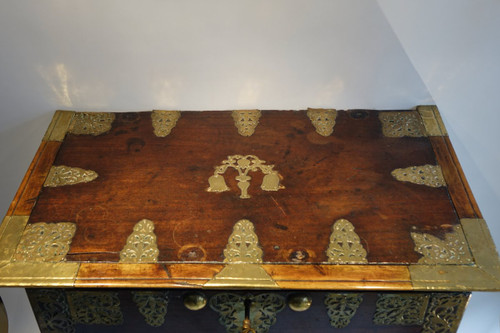 Chest and its base in teak, Holland, 17th century.