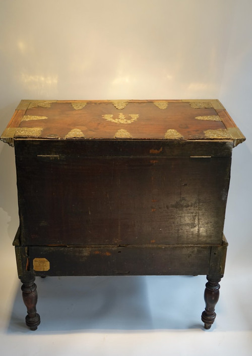 Chest and its base in teak, Holland, 17th century.