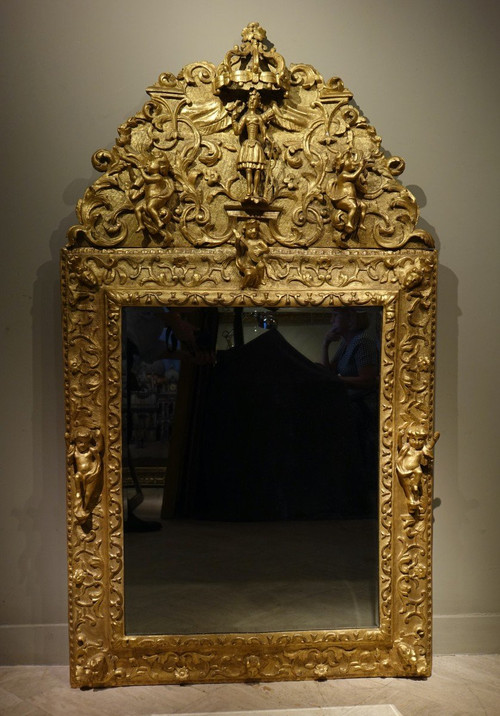 Large gilded wooden pediment mirror, Provence or Italy, 18th century.