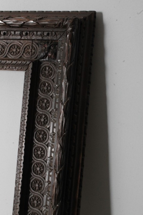 Antique large 19th century frame carved in solid walnut. Size 170 x 123 (useful width 141 x 94)