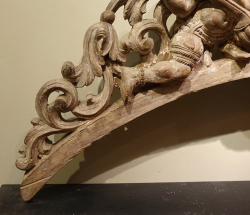 Arche en bois sculpté à deux anges musiciens, Inde , 19e S.