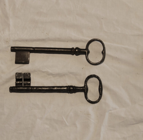 Collection of 11 large wrought iron keys from the 17th and 18th centuries in very good condition