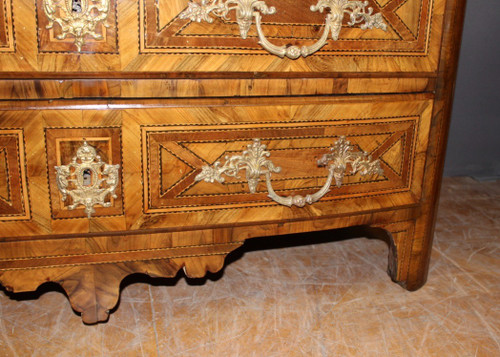 Louis XIV chest of drawers in 18th century marquetry