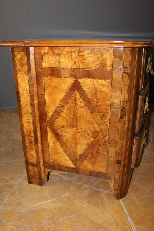 Louis XIV chest of drawers in 18th century marquetry