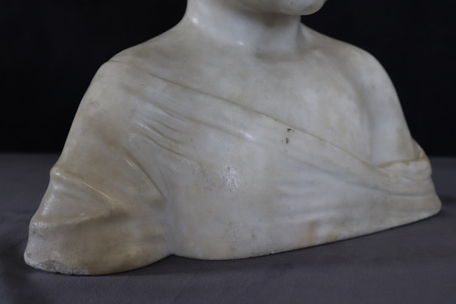 Carrara marble sculpture