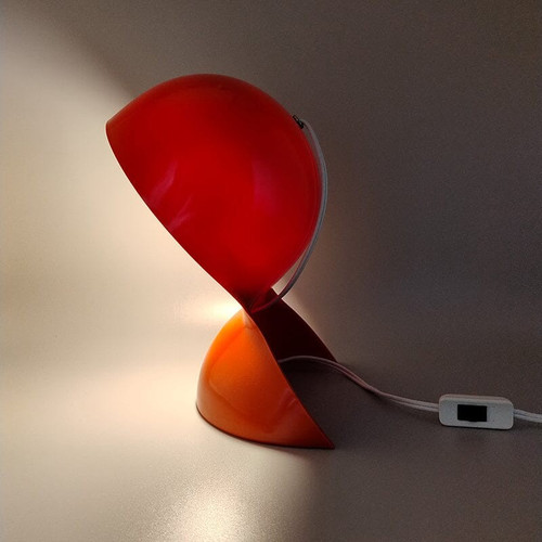 Lampada da tavolo originale Dalù rossa degli anni '60 di Vico Magistretti per Artemide (non una replica)