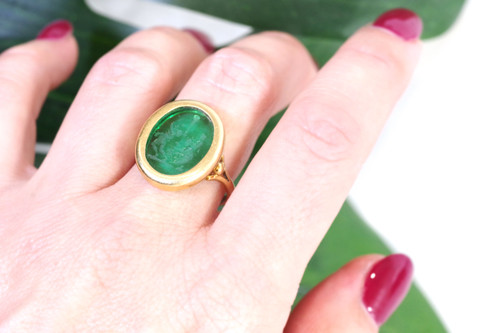 Antique green intaglio ring in 18k gold, victorian ring, green intaglio, glass, antique jewel