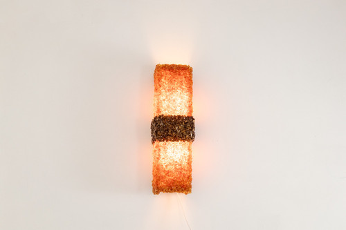 Pair of "Honey" wall lights in amber and tiger's eye. Contemporary. LS60042086G