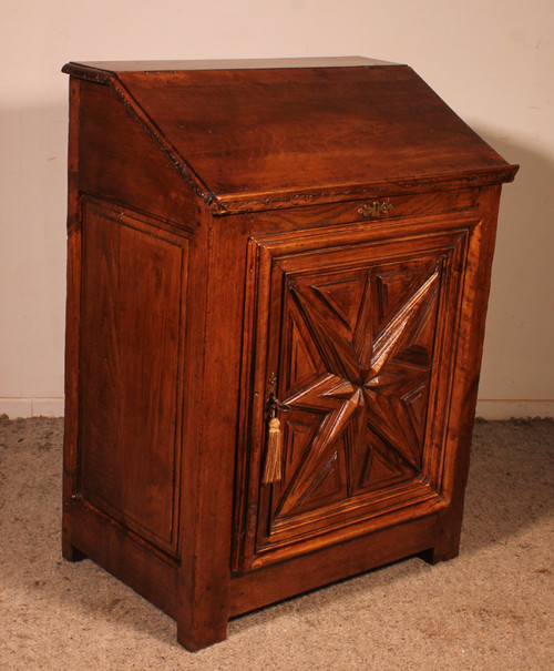 Louis III Oratory In Walnut - 17th Century