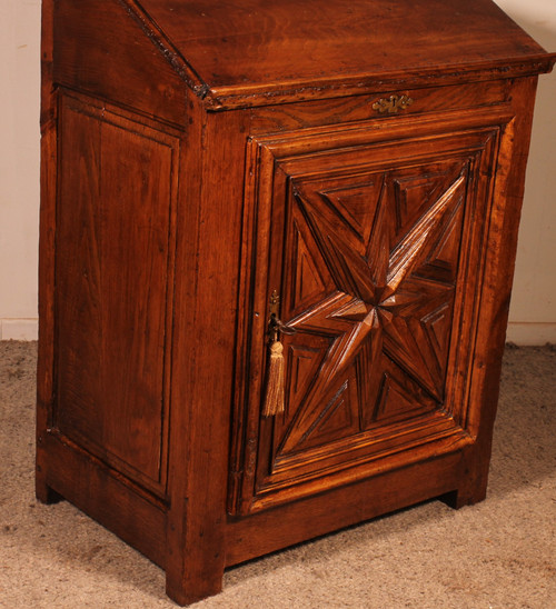 Louis III Oratory In Walnut - 17th Century