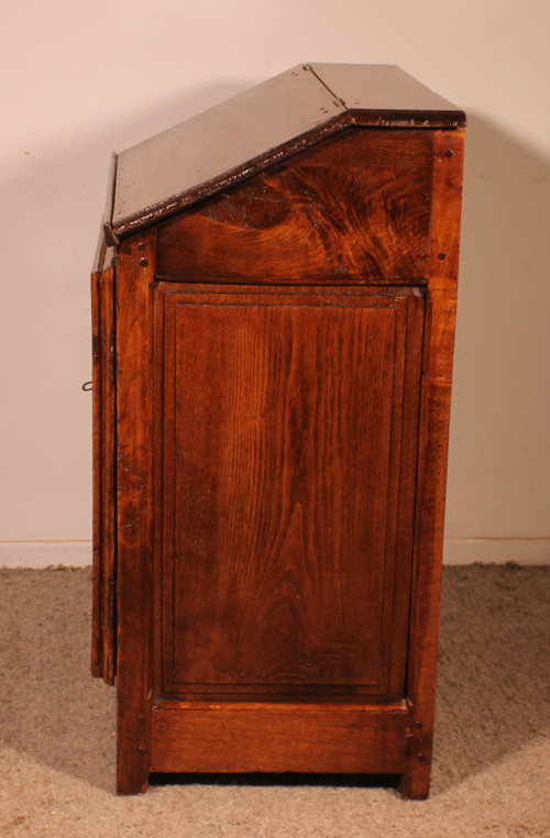 Louis III Oratory In Walnut - 17th Century