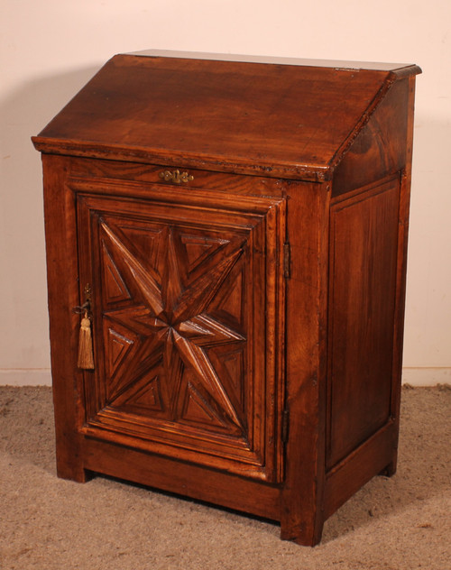 Louis III Oratory In Walnut - 17th Century