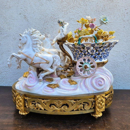 Gusto Meissen, Putto che guida un carro di fiori, XIX secolo