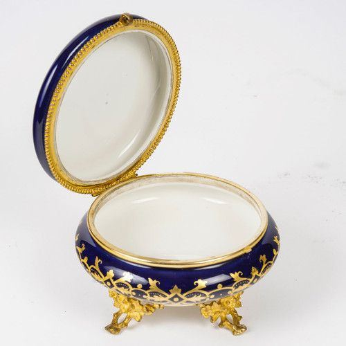 Beautiful Sèvres porcelain candy box, late 19th century