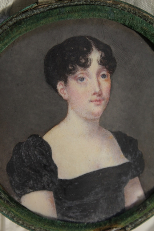 Painted miniature portrait of a woman in her shagreen case circa 1800