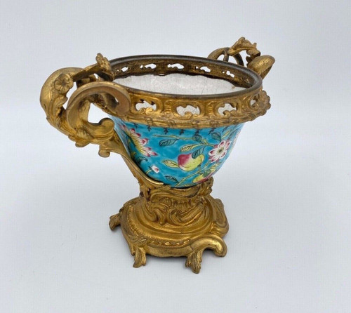 Chinesischer Emailbecher aus dem 19. Jahrhundert, montiert aus vergoldeter Bronze von Louis XV