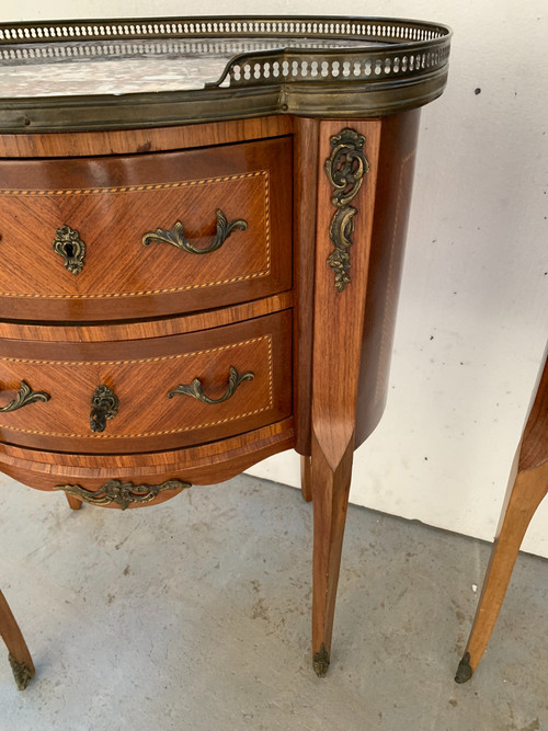 Paire de petites commodes en rognon de style Louis XV / XX siècle