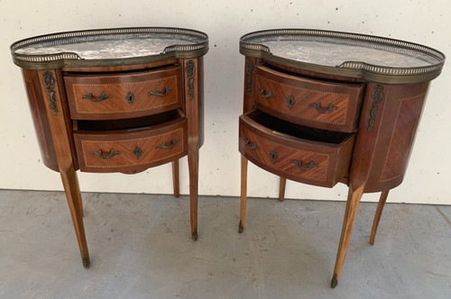 Paire de petites commodes en rognon de style Louis XV / XX siècle