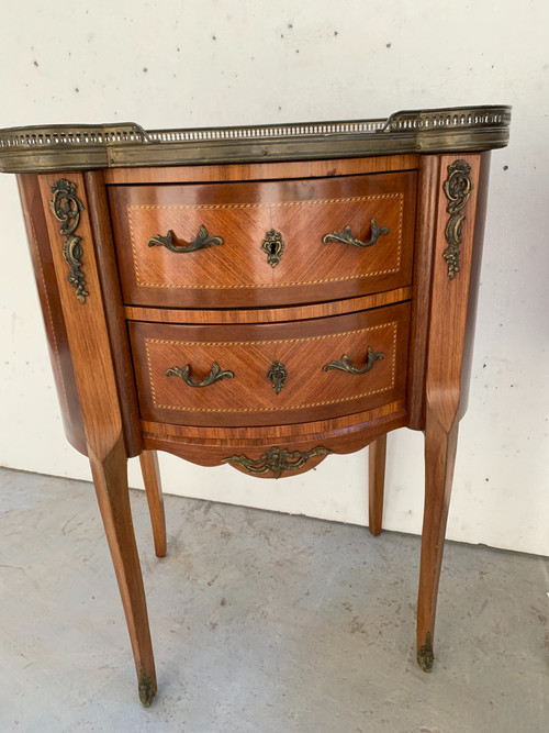 Paire de petites commodes en rognon de style Louis XV / XX siècle