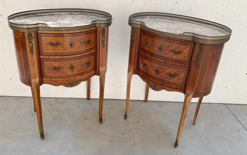 Paire de petites commodes en rognon de style Louis XV / XX siècle