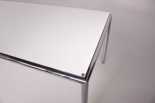 Table minimaliste italienne