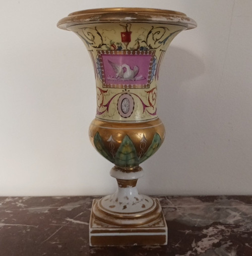 Paris um 1790 - große Medici-Vase aus Porzellan - Dekor à la Salembier