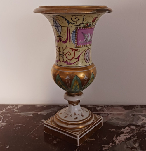 Paris um 1790 - große Medici-Vase aus Porzellan - Dekor à la Salembier