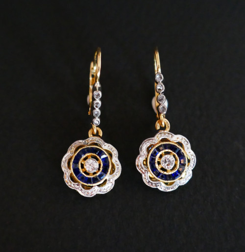 Boucles d'Oreilles Art Déco Diamants Et Saphirs Calibrés.