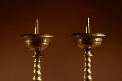 A genuine pair of original brass candlesticks from the southern (Flemish) Netherlands, circa 1680.