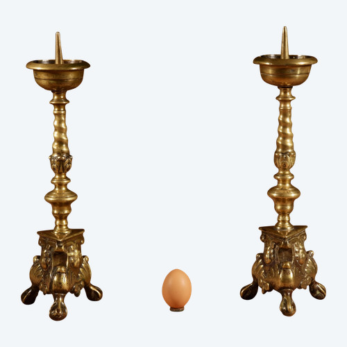 A genuine pair of original brass candlesticks from the southern (Flemish) Netherlands, circa 1680.